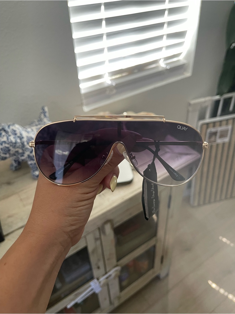 Quay Australia Aviator Sunglasses with Gradient Purple Lenses and Gold Frame - Picture 6 of 6